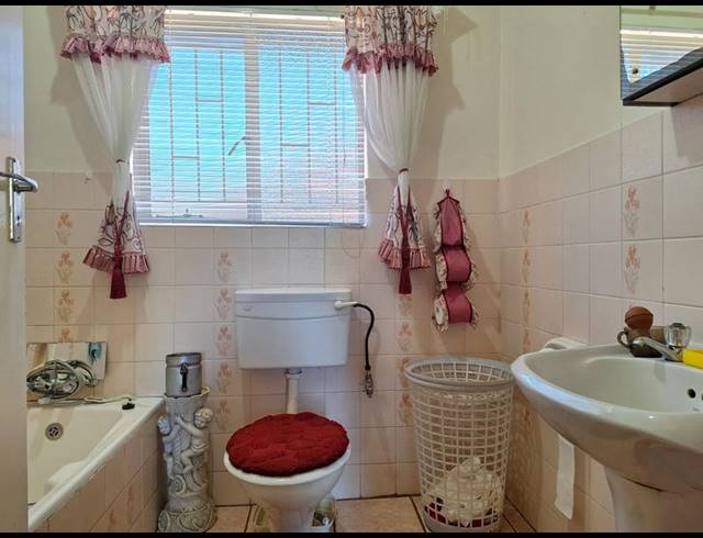 3 BEDROOM HOUSE FOR SALE IN BRENTHURST